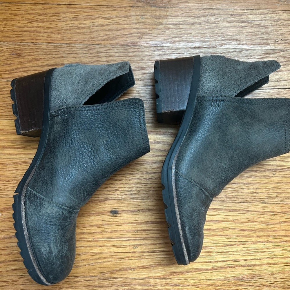 SOREL CATE CUT OUT BLOCK HEEL ANKLE BOOTS IN QUARRY EU 37.5